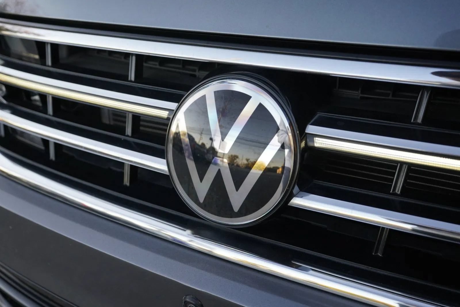 Used 2022 Volkswagen Tiguan SEL R-Line AWD/4WD image 10