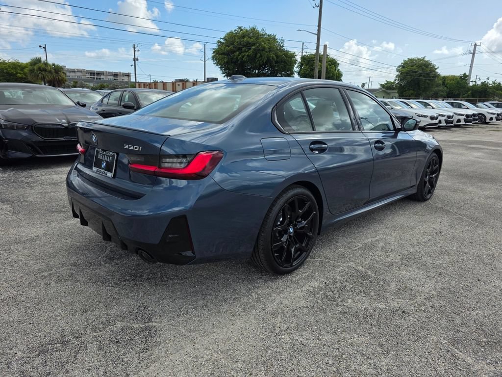 New 2026 BMW 330i Sedan w/ M Sport Package RWD image 4