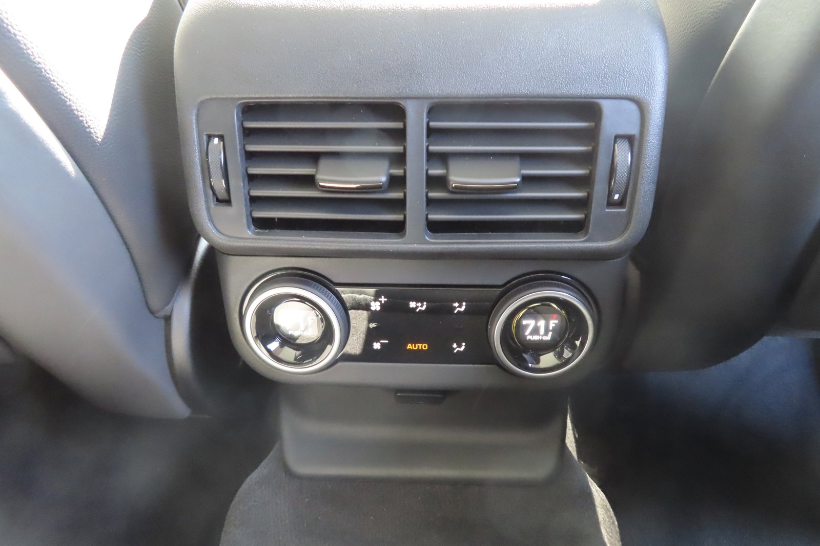 New 2025 Land Rover Range Rover Velar Dynamic SE image 37