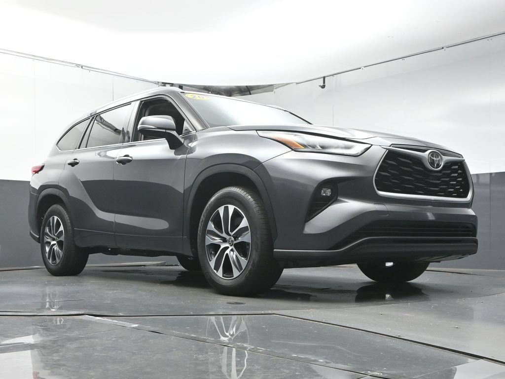 Used 2020 Toyota Highlander XLE FWD image 33