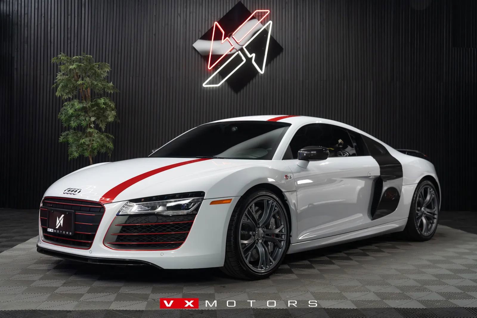 Used 2014 Audi R8 V10 plus