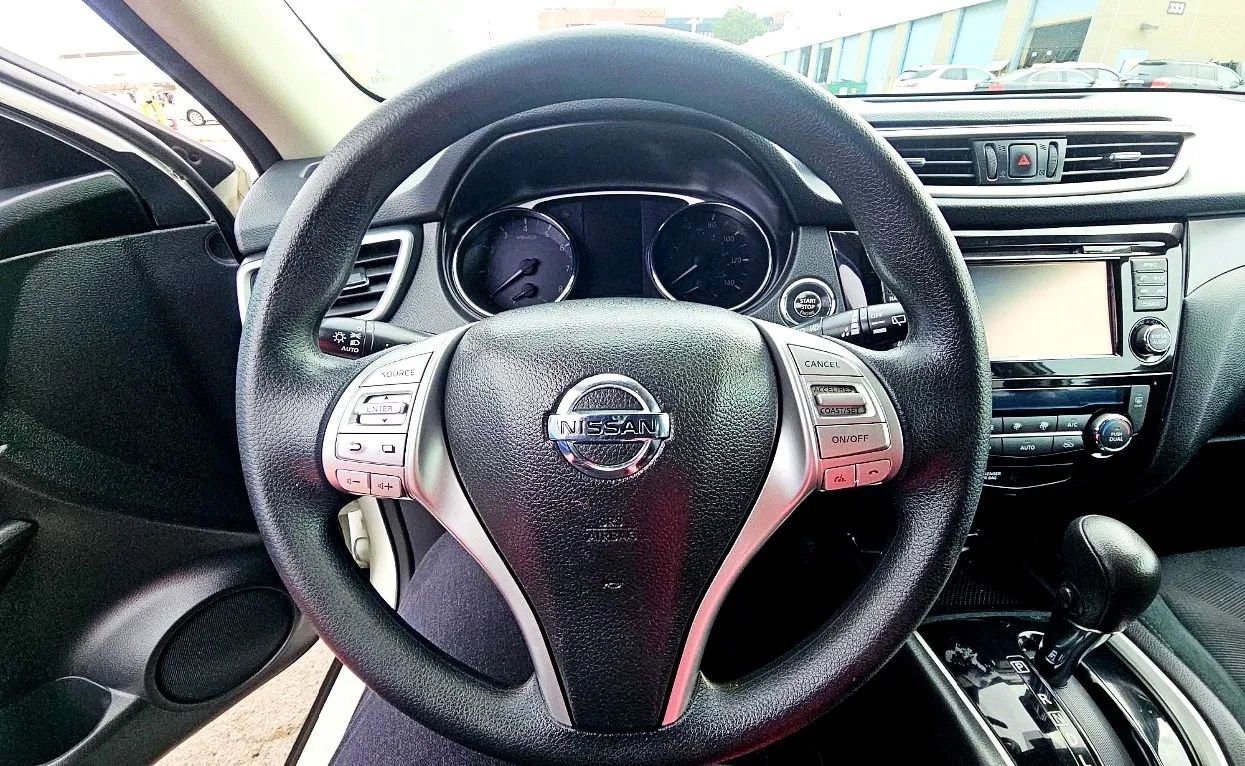 Used 2016 Nissan Rogue SV w/ SV Premium Package image 9