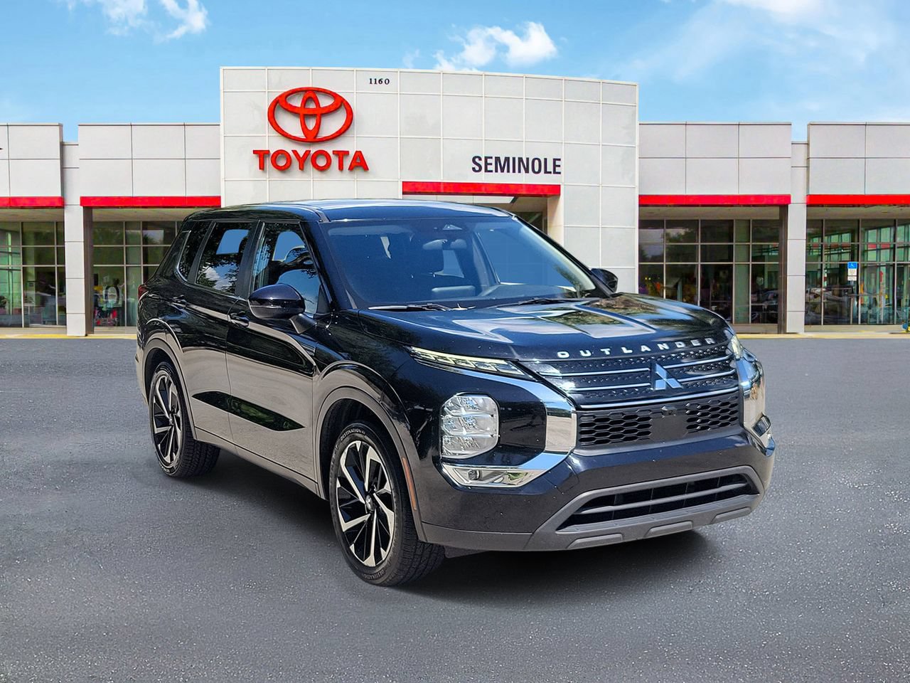 Used 2022 Mitsubishi Outlander ES FWD image 2