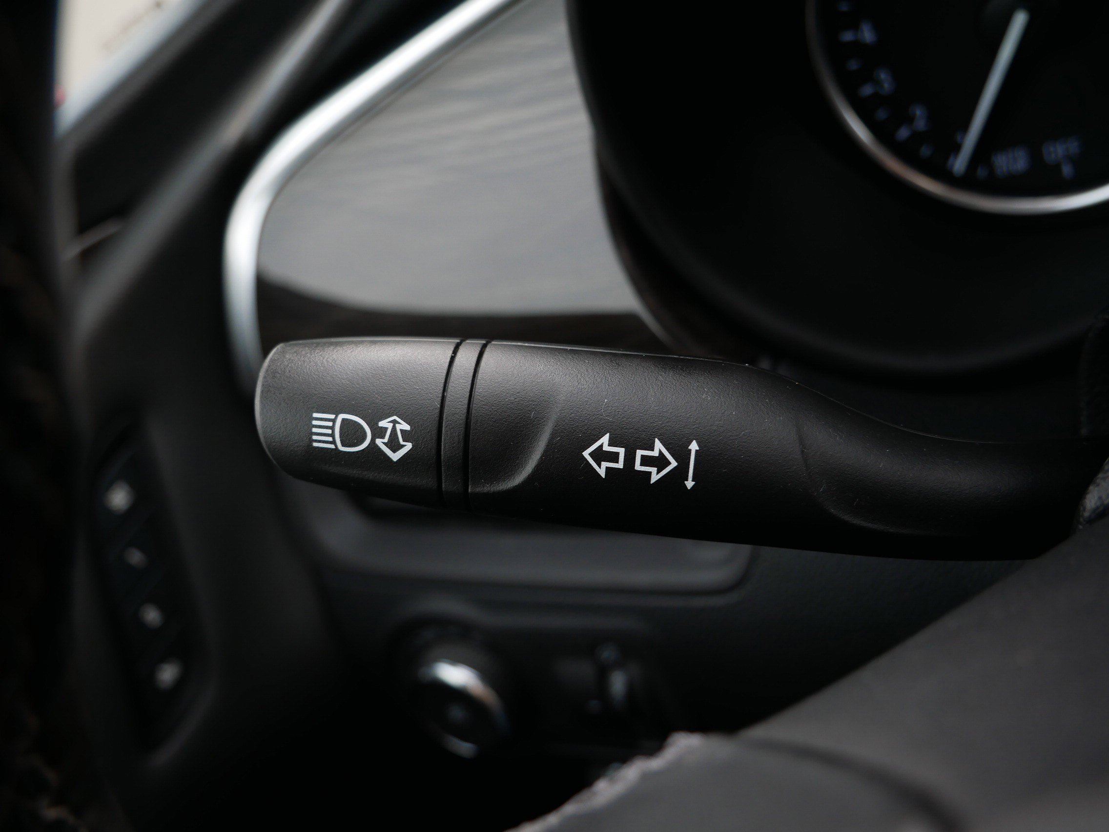 Used 2019 Buick Envision Premium w/ Driver Confidence Package image 31