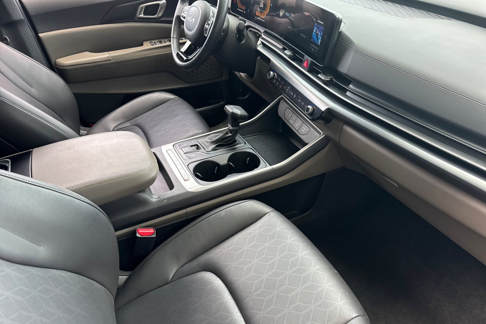 Used 2026 Kia Carnival FWD image 35