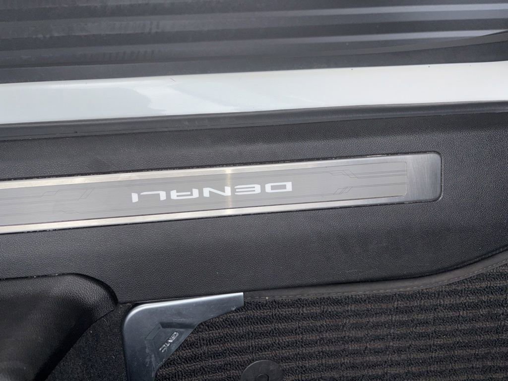 Used 2024 GMC Yukon Denali Ultimate AWD/4WD image 20