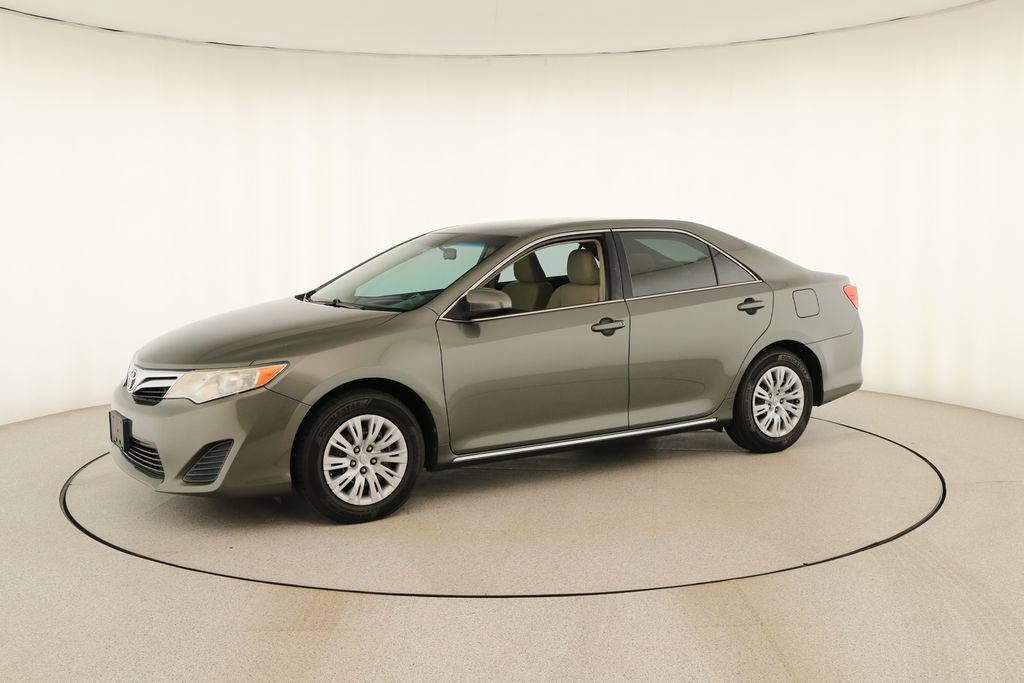 Used 2014 Toyota Camry LE FWD image 13