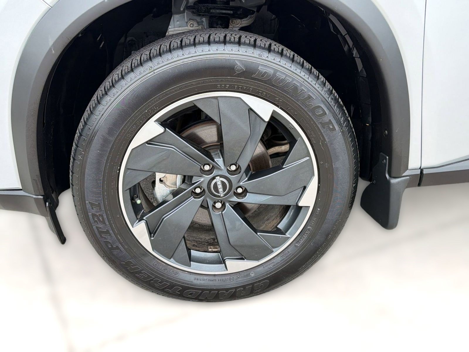 Used 2025 Nissan Rogue SV FWD image 12