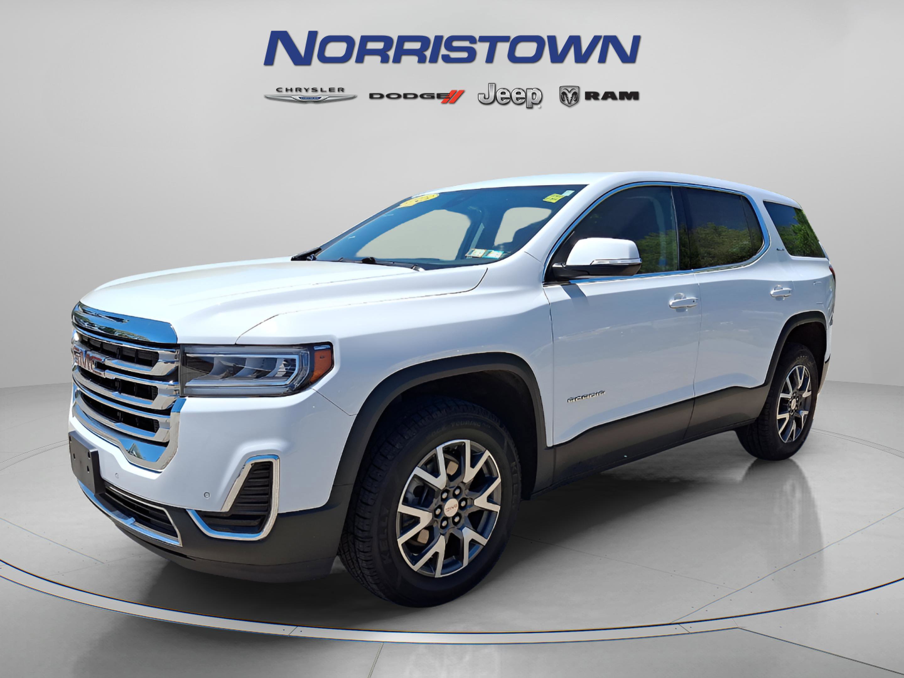 Used 2023 GMC Acadia SLE FWD image 3