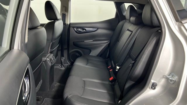 Used 2017 Nissan Rogue Sport SL w/ SL Premium Package image 16