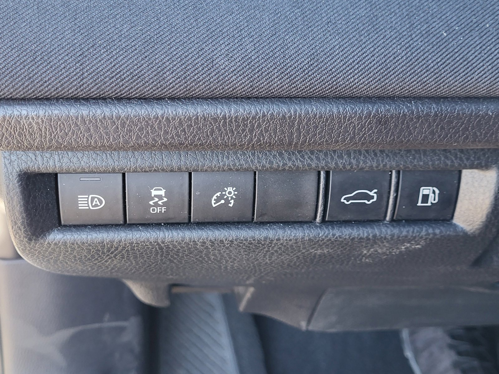 Used 2025 Toyota Camry LE image 34