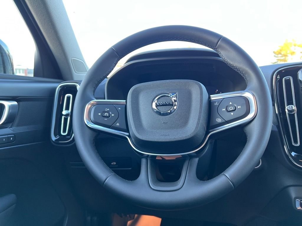 New 2026 Volvo XC40 B5 Plus w/ Protection Package Premier AWD/4WD image 24