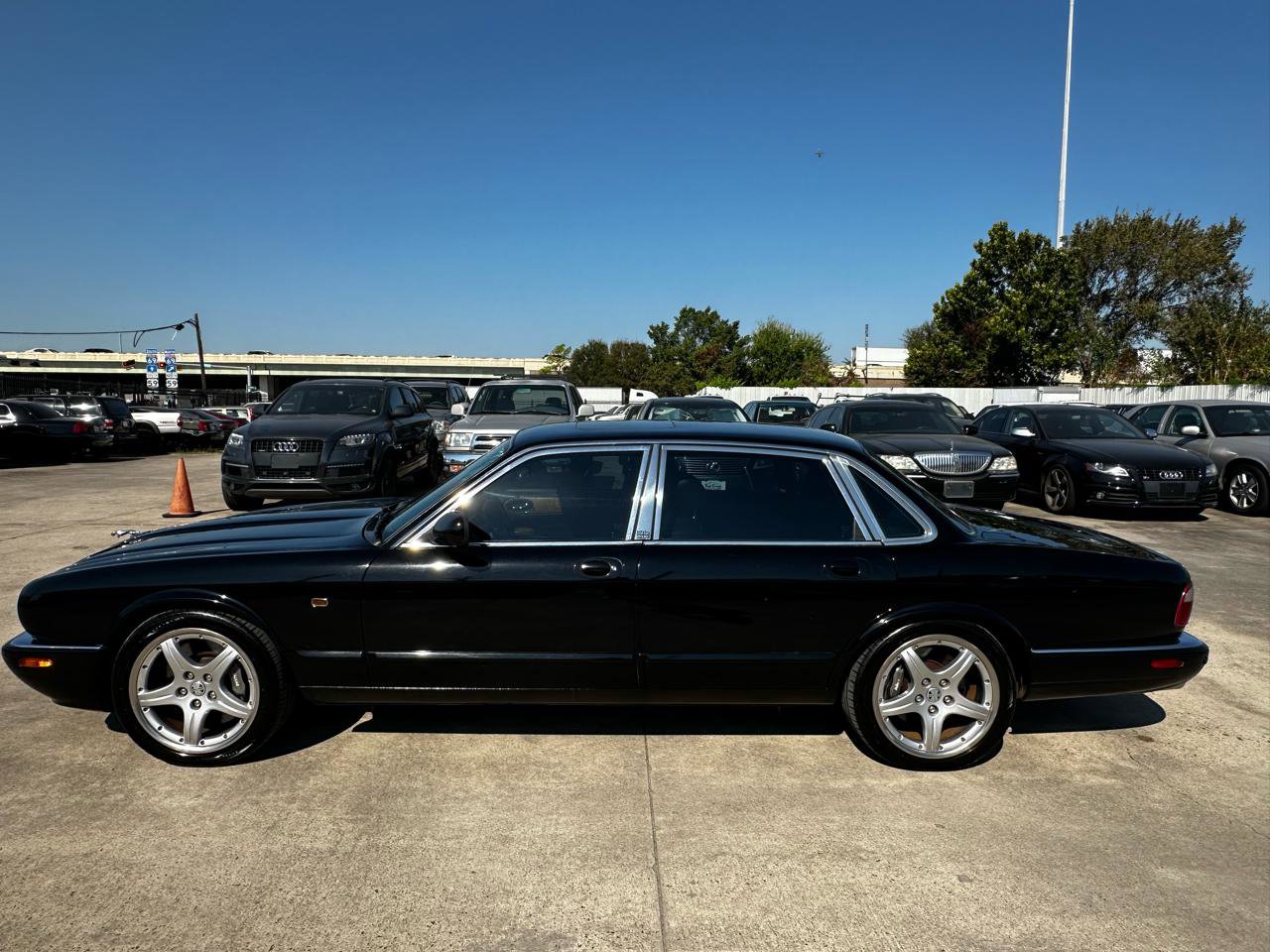 Used 2003 Jaguar XJ8 RWD image 3