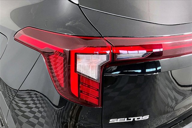 Certified 2026 Kia Seltos EX w/ EX Sunroof Package image 23