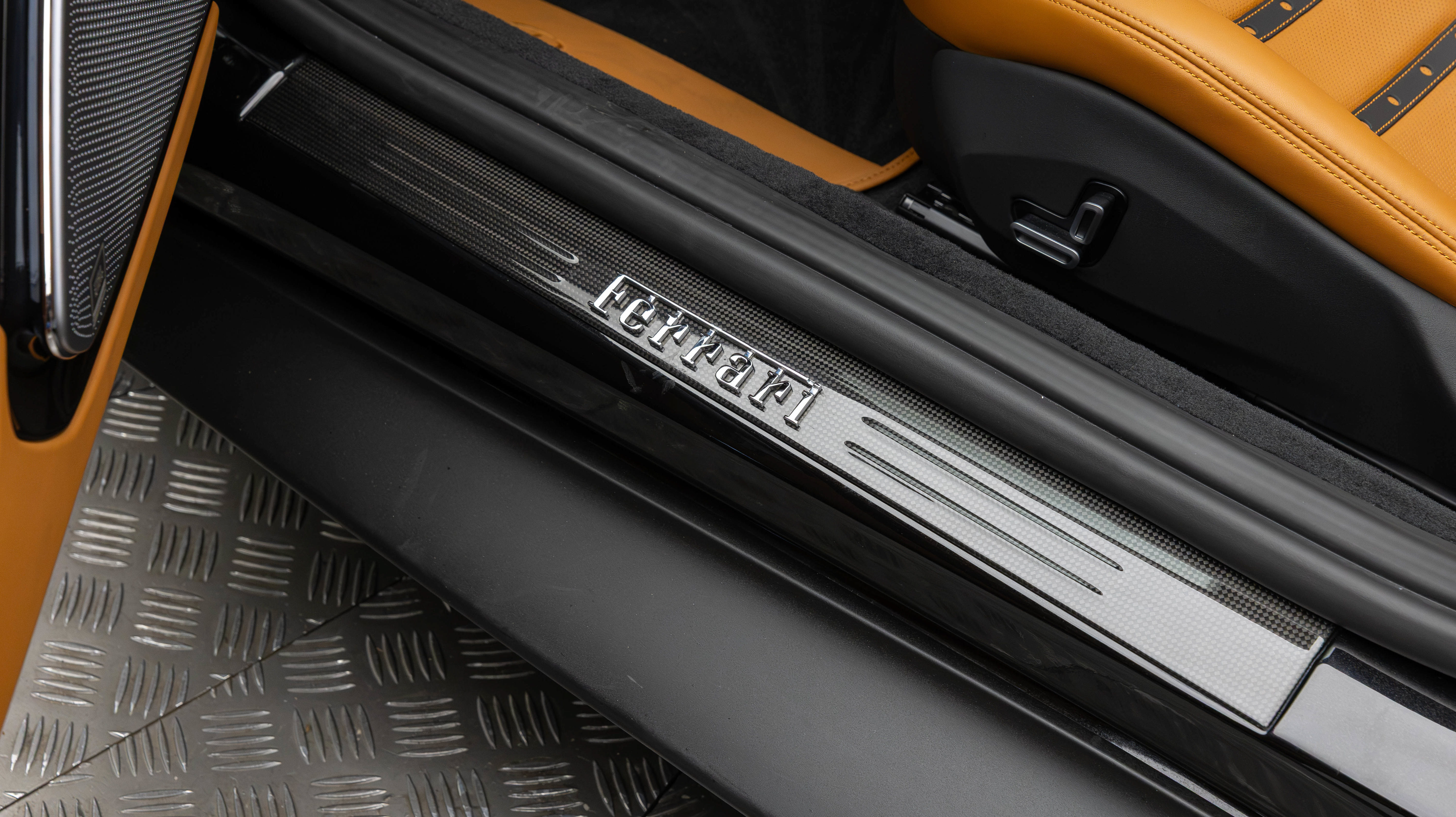 Certified 2025 Ferrari Roma Spider RWD image 61