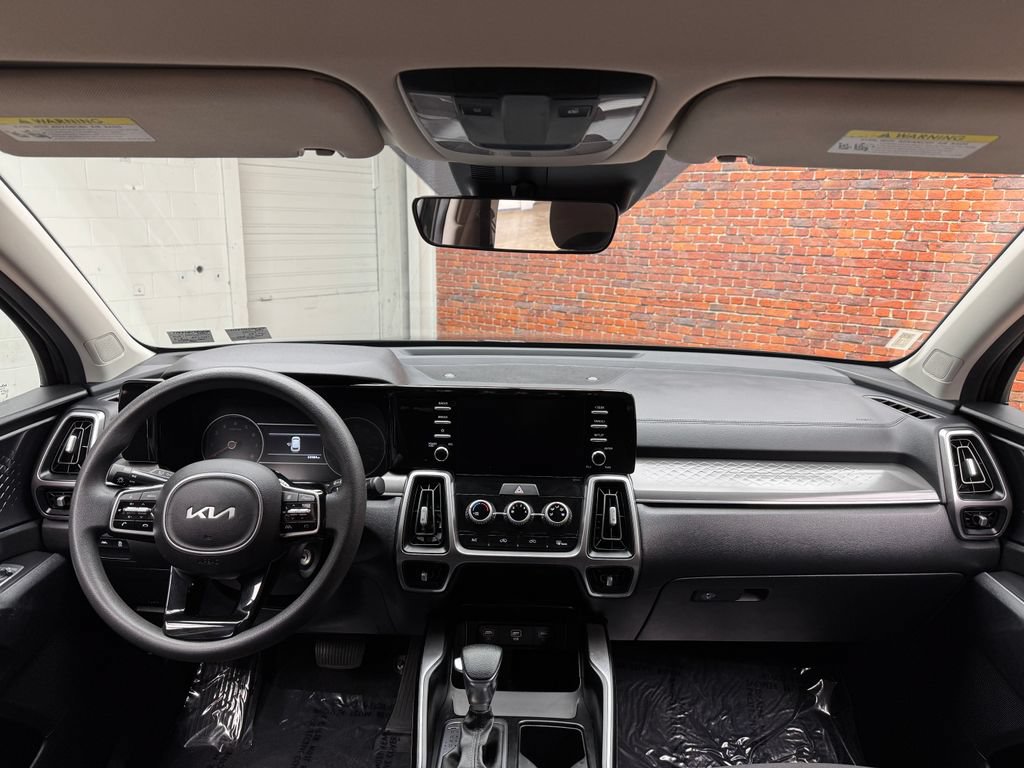 Used 2023 Kia Sorento LX AWD/4WD image 12