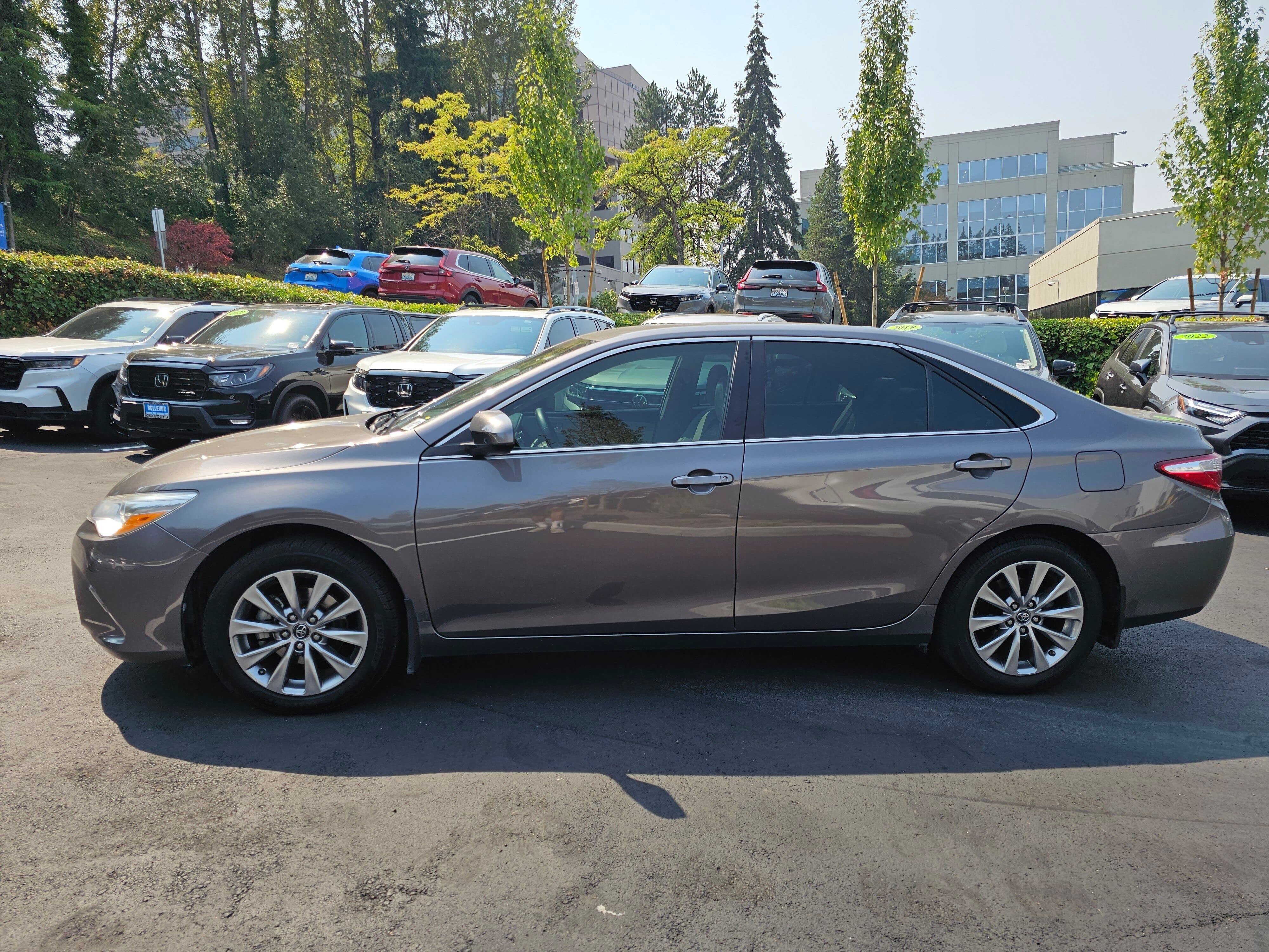 Used 2017 Toyota Camry XLE FWD image 4