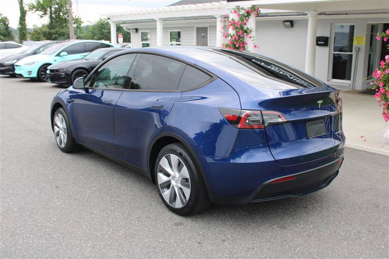 Used 2024 Tesla Model Y Long Range AWD/4WD image 5