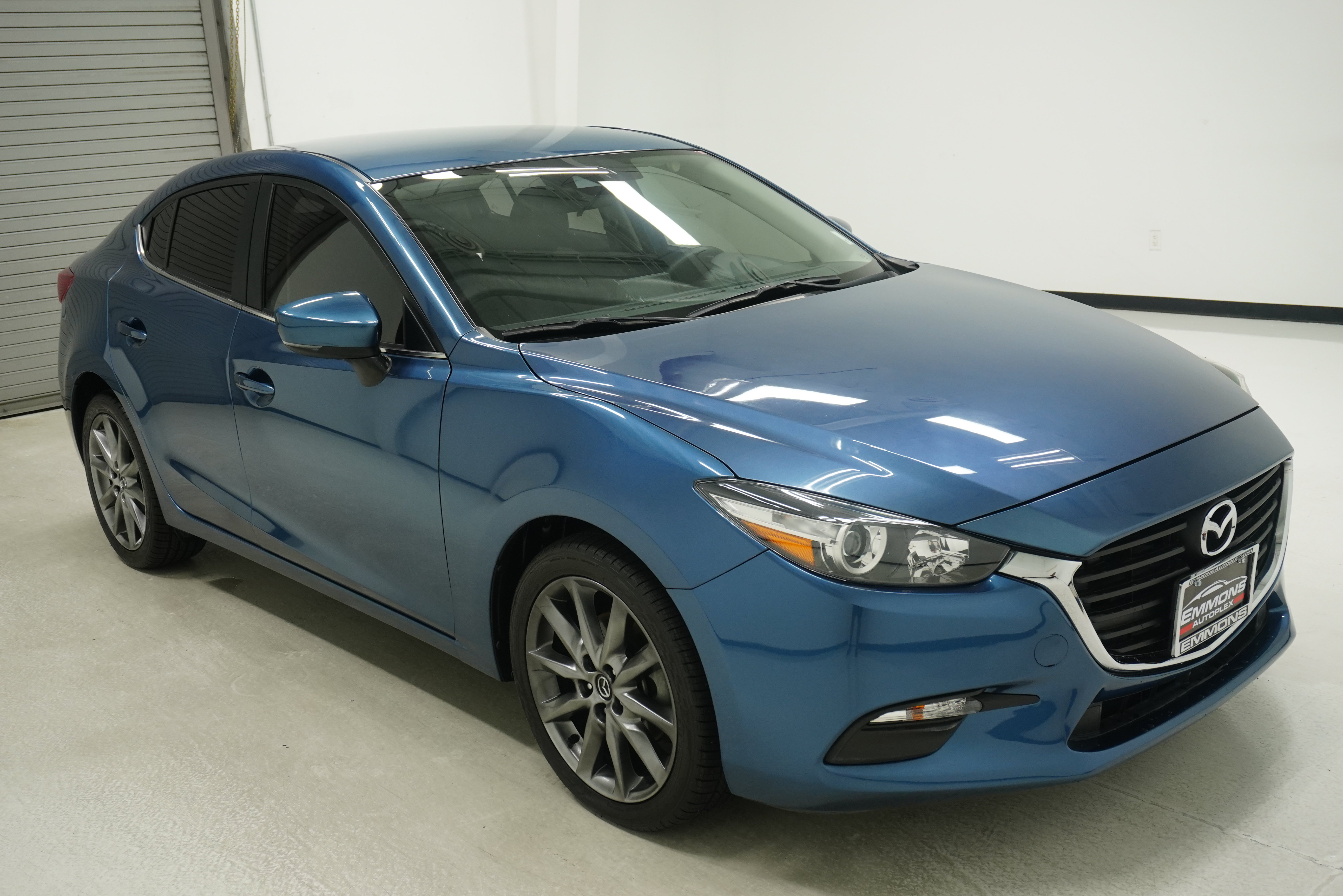 Used 2018 MAZDA MAZDA3 Touring FWD image 3