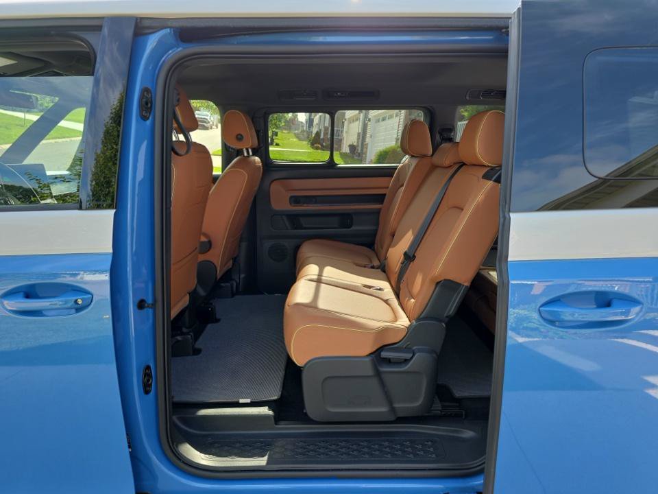 Used 2025 Volkswagen ID. Buzz Pro S RWD image 5
