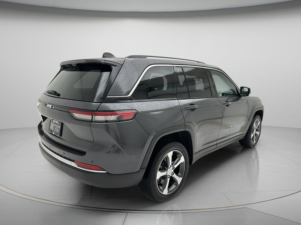 Used 2023 Jeep Grand Cherokee 4WD 4xe w/ Luxury Tech Group II image 3