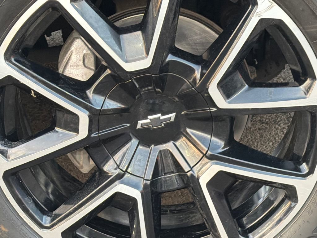 Used 2024 Chevrolet Suburban RST w/ Luxury Package image 5