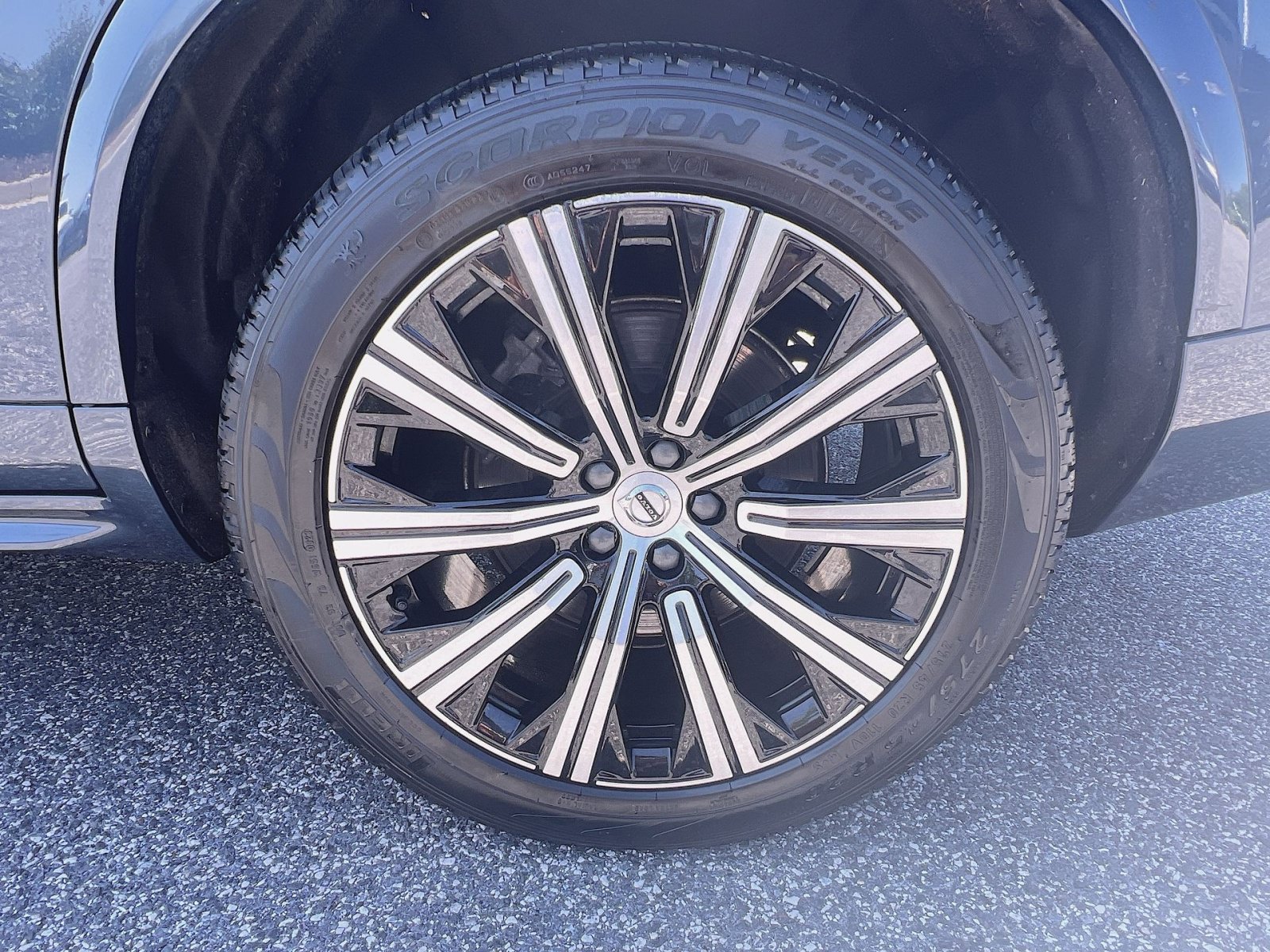 Certified 2023 Volvo XC90 B6 Plus w/ Protection Package Premier AWD/4WD image 12