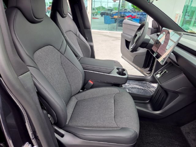 Used 2026 Tesla Model Y 2WD image 22