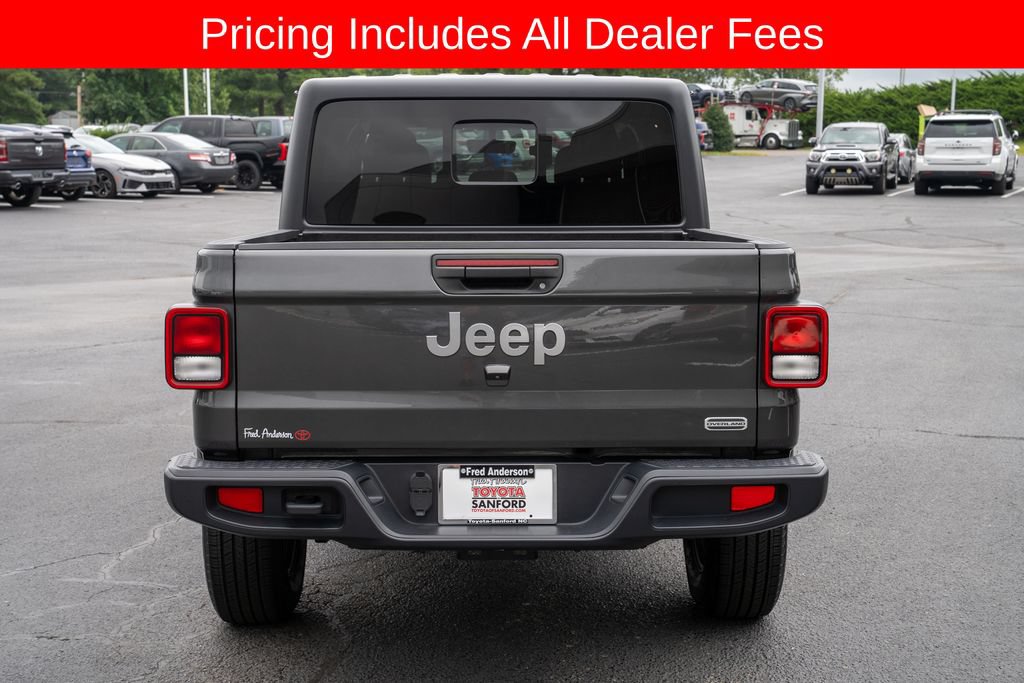 Used 2023 Jeep Gladiator Overland AWD/4WD image 4