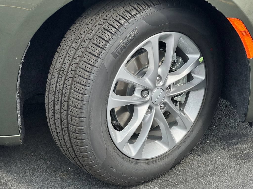 New 2027 Chrysler Pacifica Select FWD image 9
