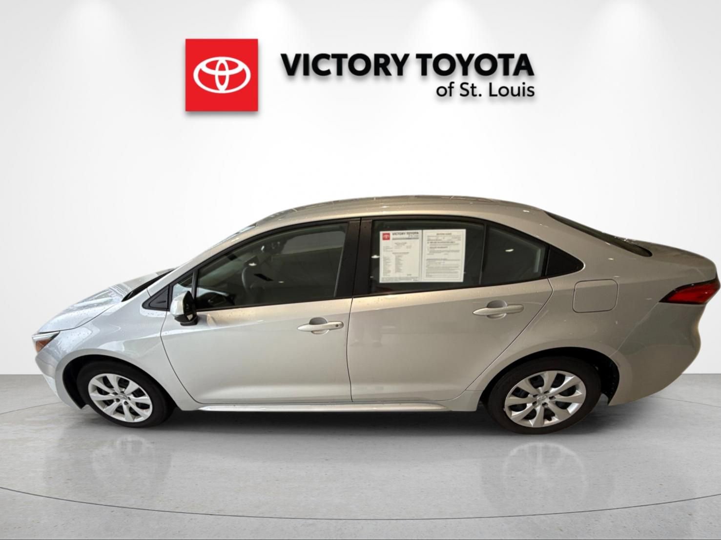 Used 2025 Toyota Corolla LE FWD image 6
