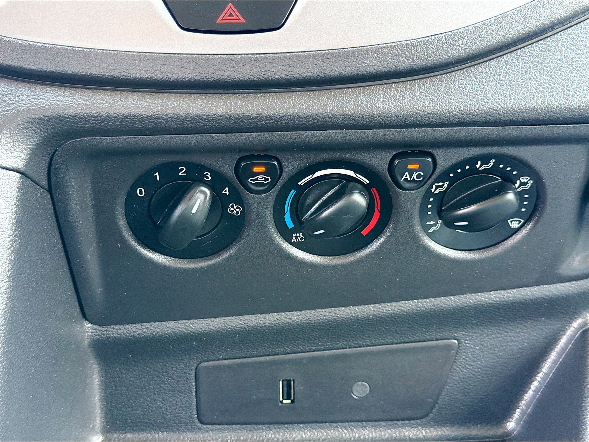 Used 2017 Ford Transit 150 XLT RWD image 32