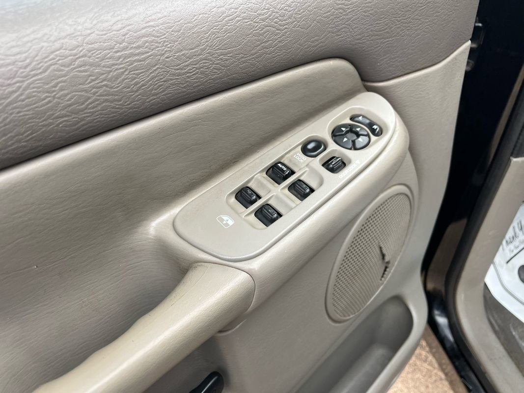 Used 2004 Dodge Ram 1500 Truck SLT image 12
