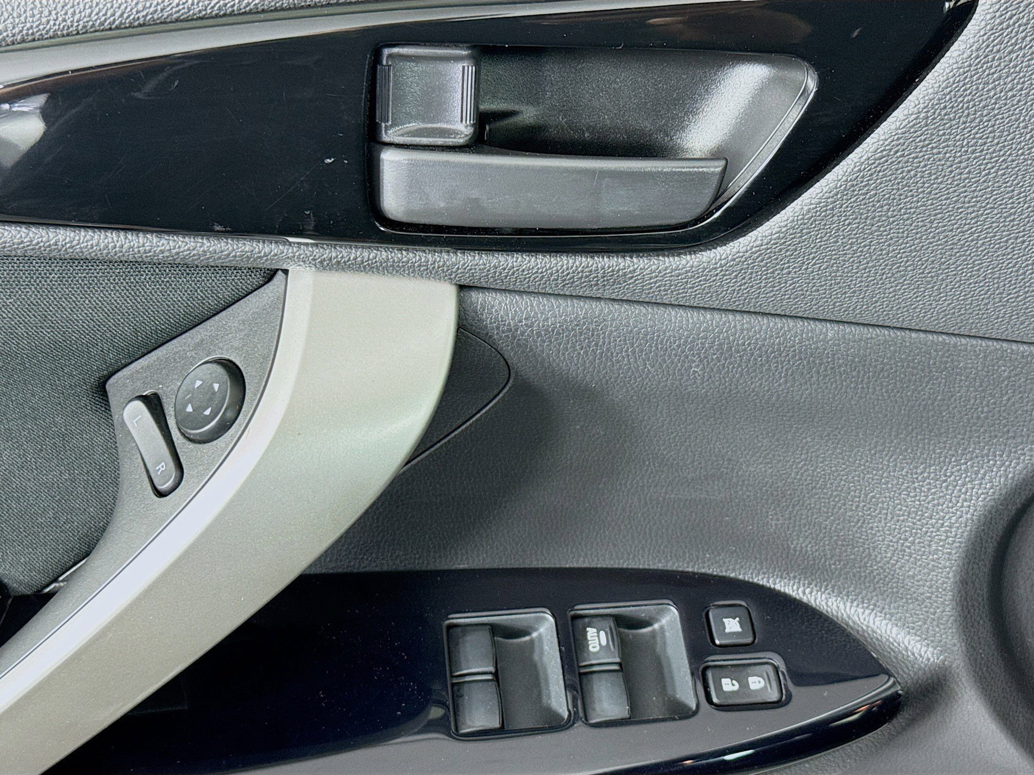 Used 2024 Mitsubishi Eclipse Cross Black Edition image 23