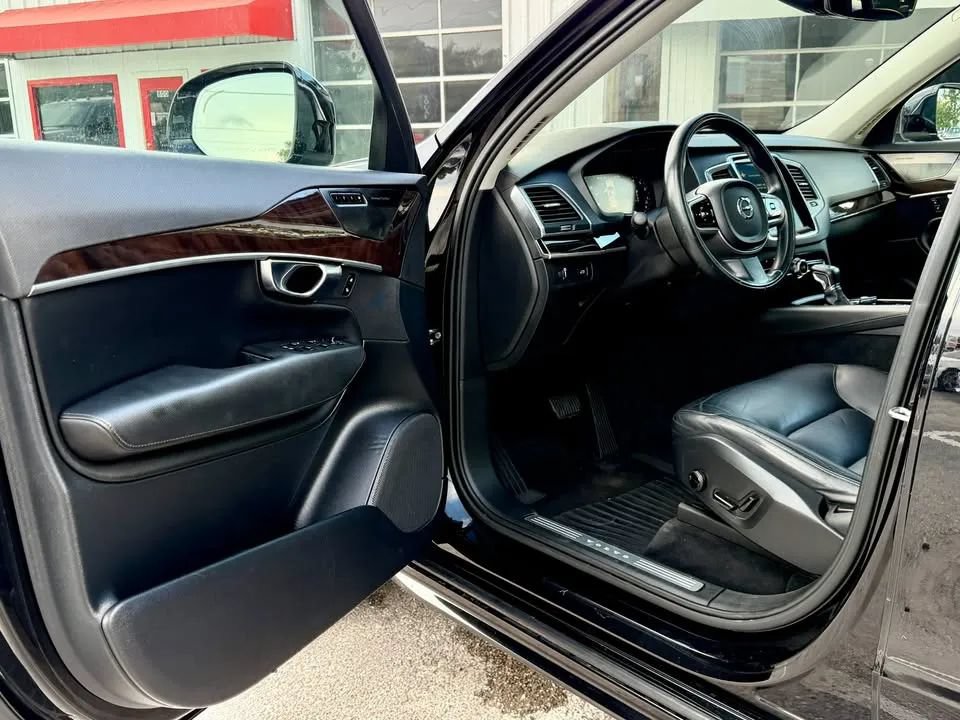 Used 2019 Volvo XC90 T5 Momentum w/ Multimedia Package FWD image 16