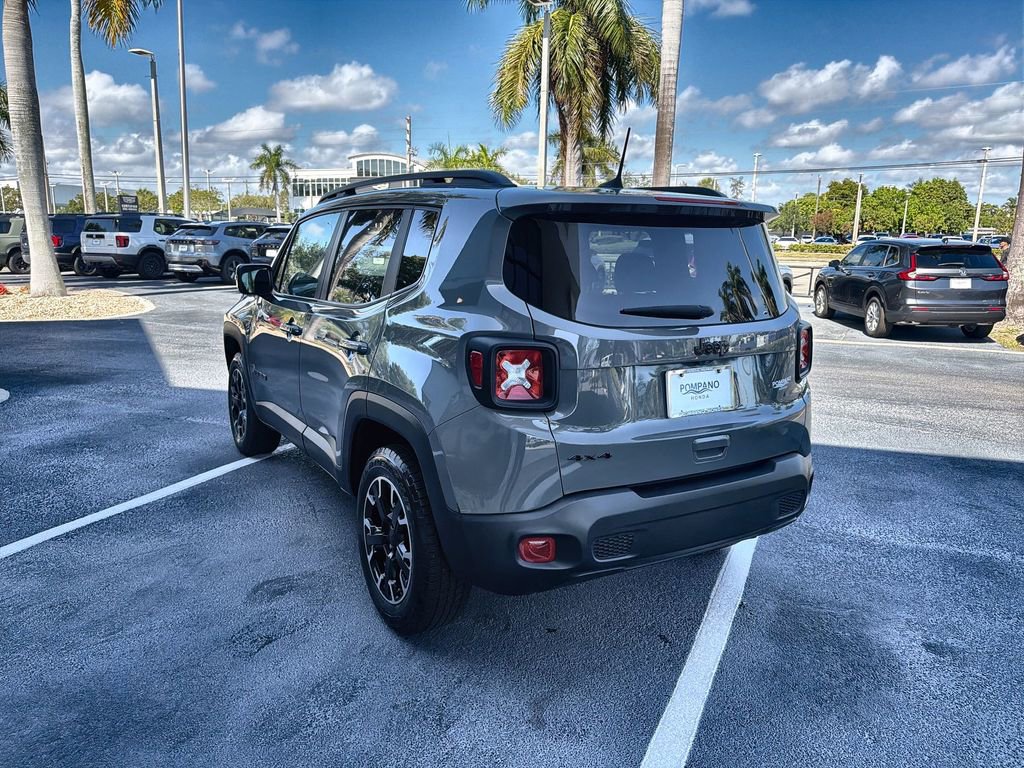 Used 2023 Jeep Renegade Latitude AWD/4WD image 6