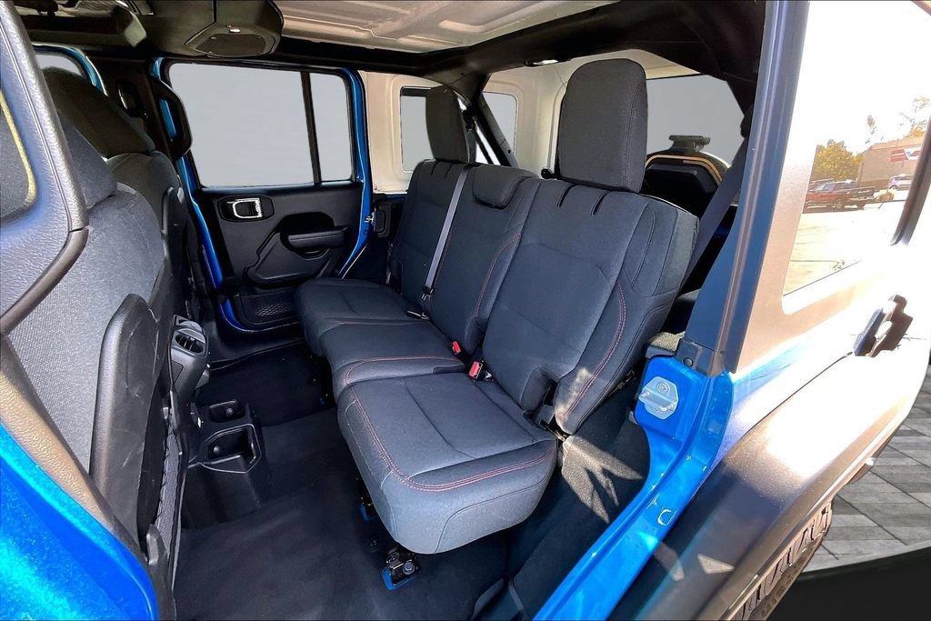 Used 2025 Jeep Wrangler Unlimited Rubicon w/ Convenience Group AWD/4WD image 19