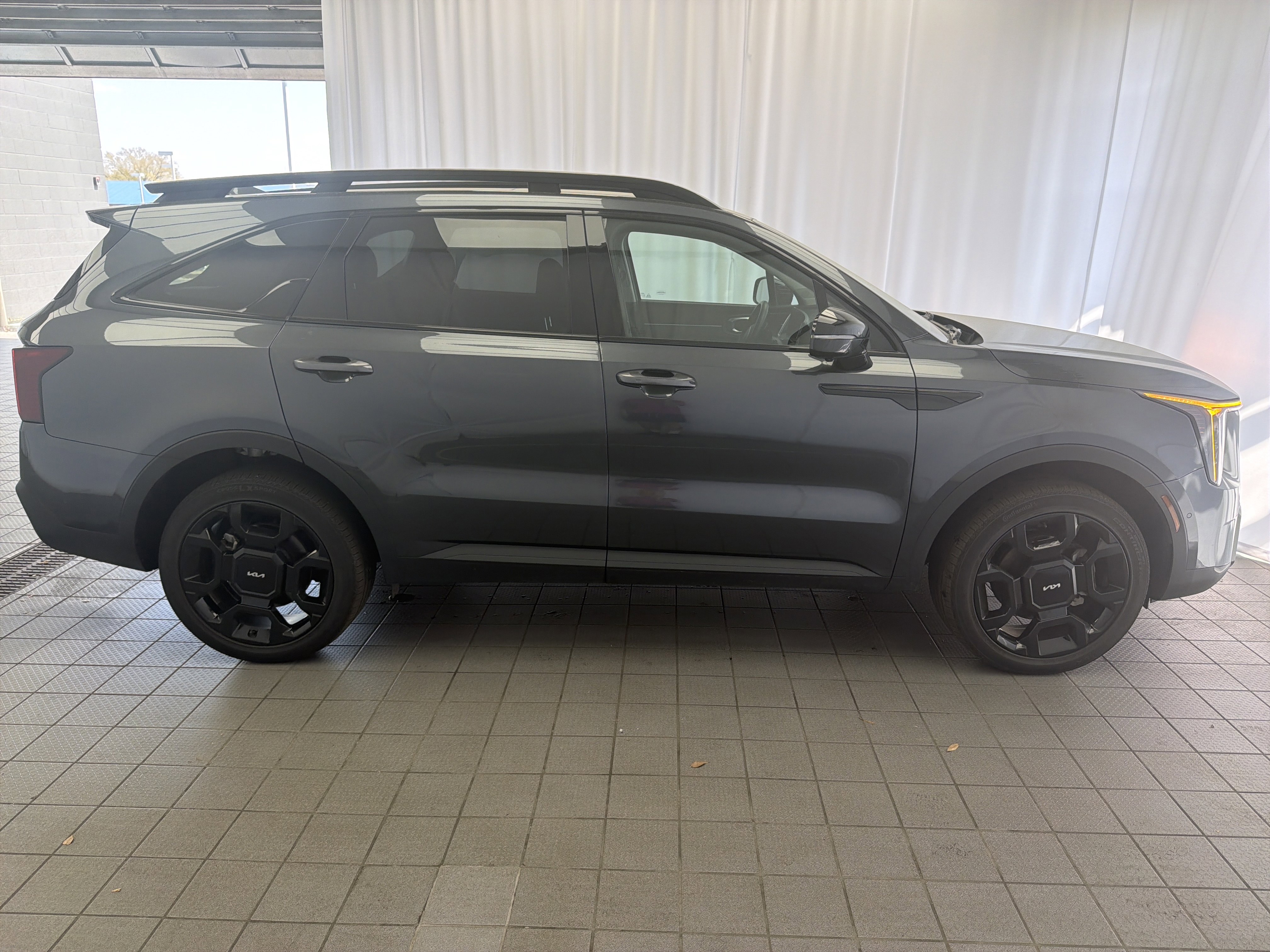 Used 2024 Kia Sorento SX image 4