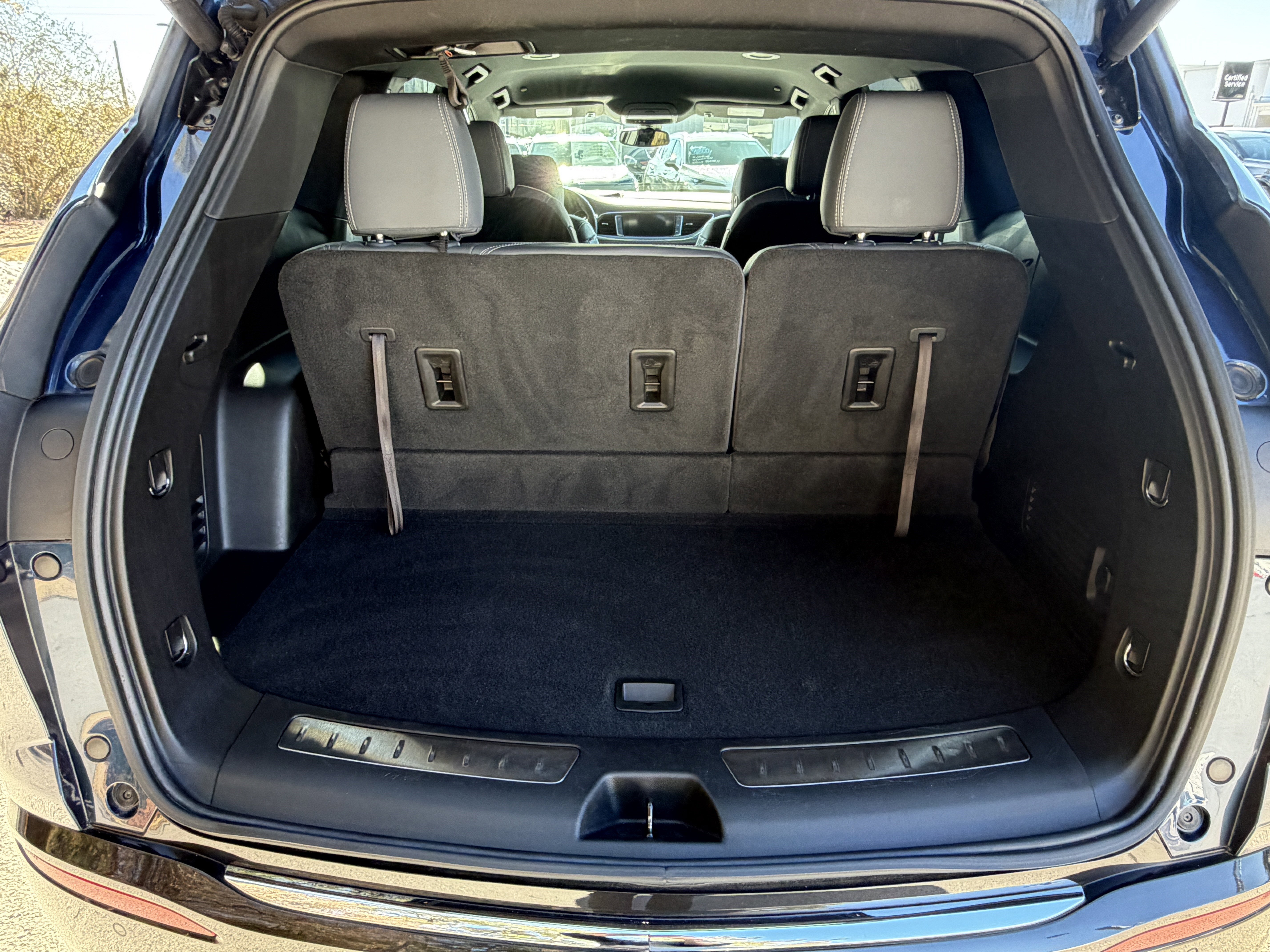 Used 2023 Buick Enclave Essence image 4