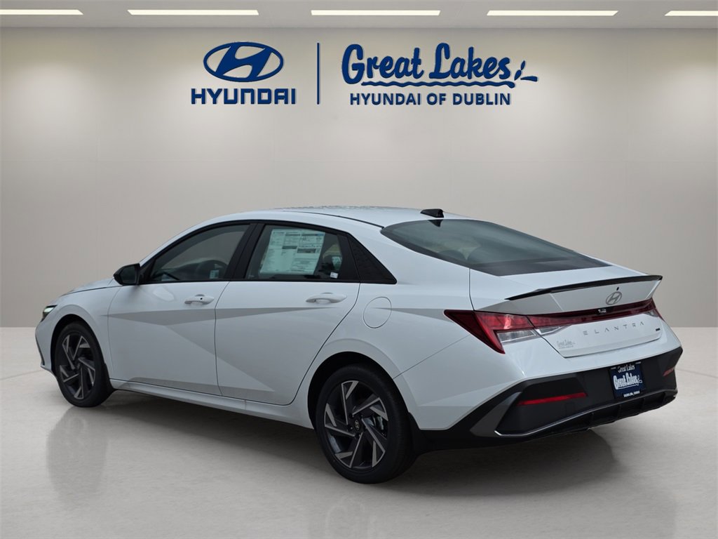 New 2025 Hyundai Elantra SEL image 3