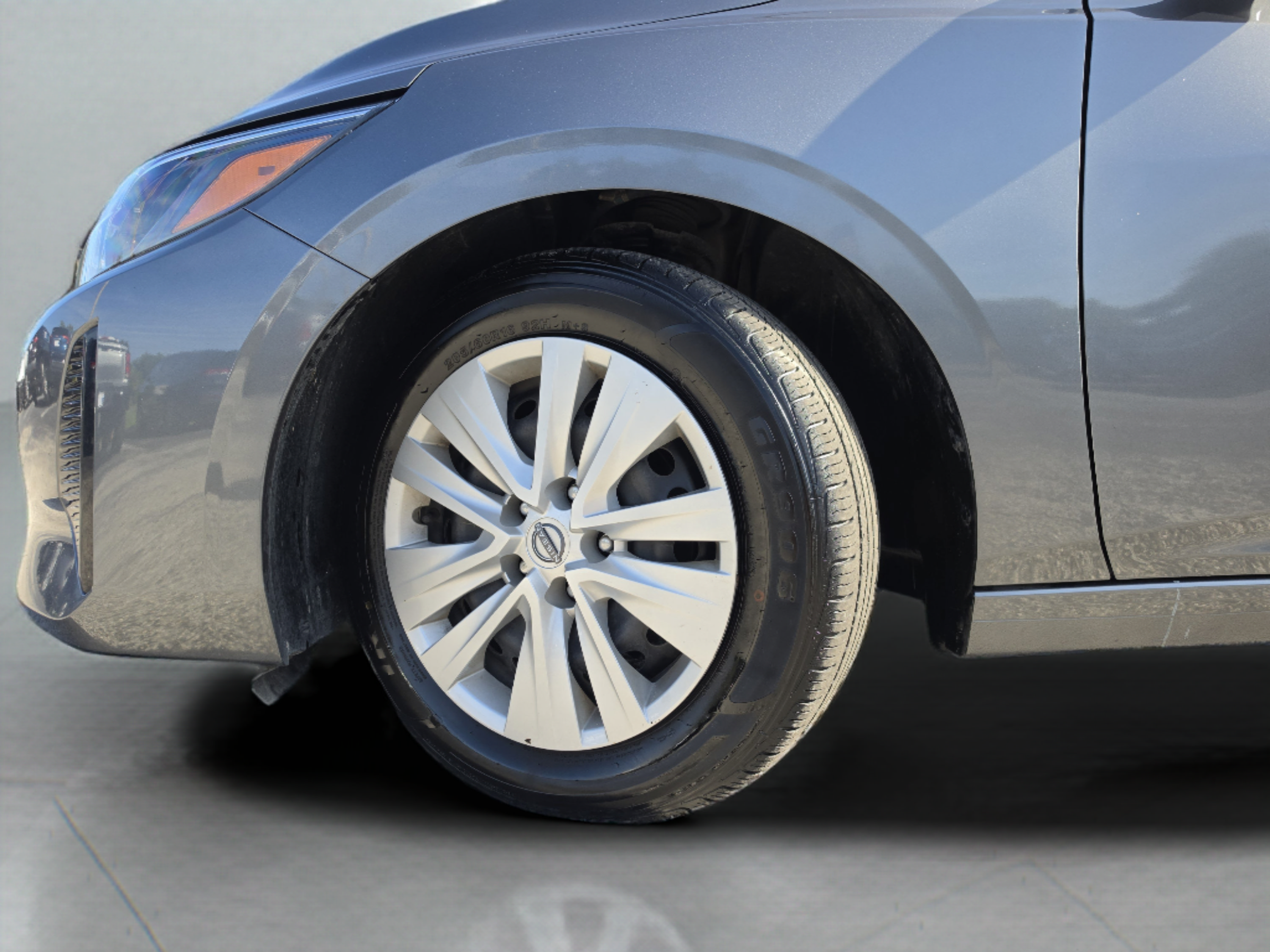 Used 2025 Nissan Sentra S FWD image 36