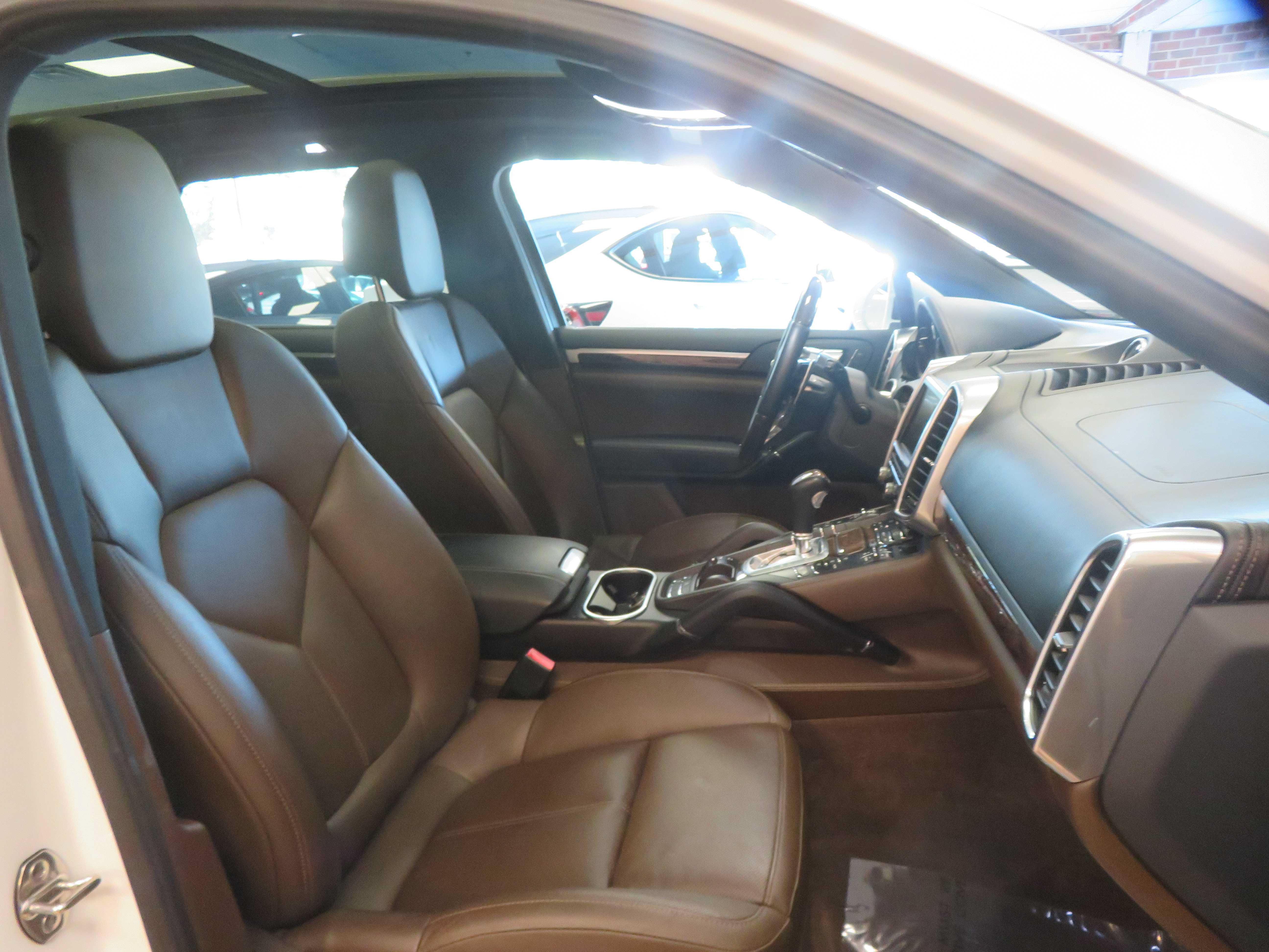 Used 2015 Porsche Cayenne S AWD/4WD image 26
