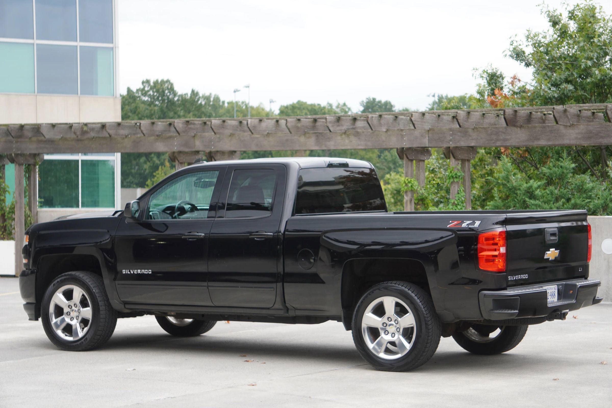 Used 2018 Chevrolet Silverado 1500 LT w/ All Star Edition image 34