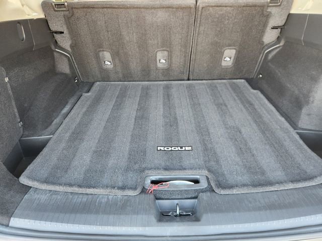 Used 2023 Nissan Rogue SV image 32