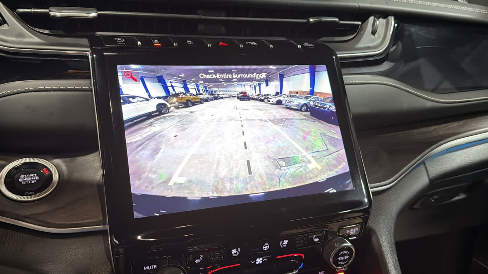 Used 2022 Jeep Grand Cherokee Overland AWD/4WD image 16