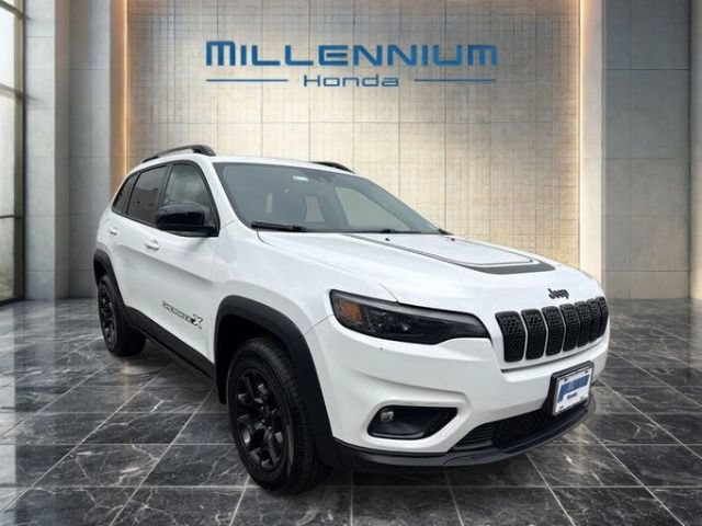 Used 2022 Jeep Cherokee Latitude w/ Sun & Sound Group AWD/4WD image 2