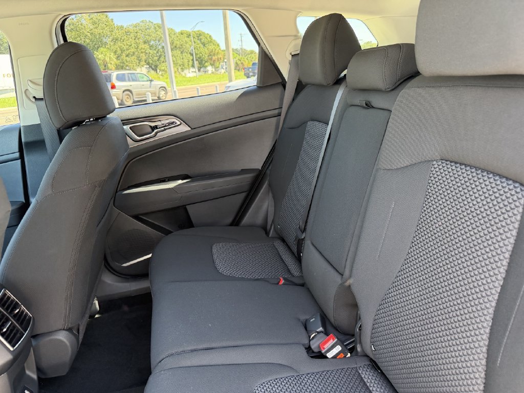 New 2027 Kia Sportage LX FWD image 18