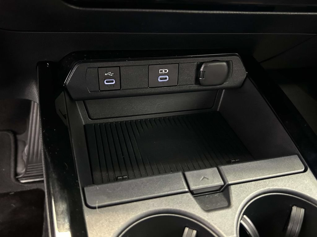 Certified 2025 Toyota Prius LE FWD image 19