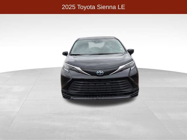 Used 2025 Toyota Sienna LE FWD image 2