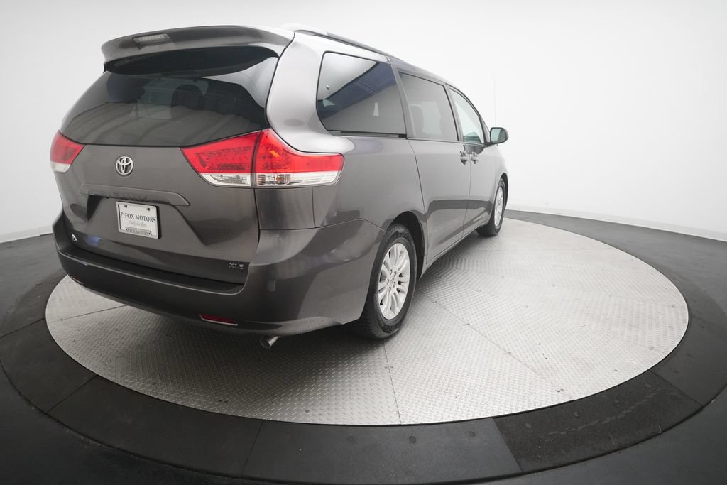 Used 2014 Toyota Sienna XLE FWD image 13